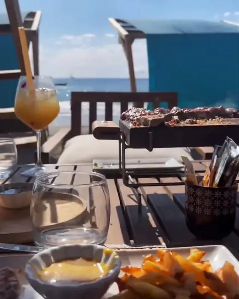 Déjeuner pierrade vue mer